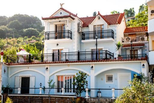 Fernanda'S Traditional 2 Floor House Villa Poros  Exterior photo